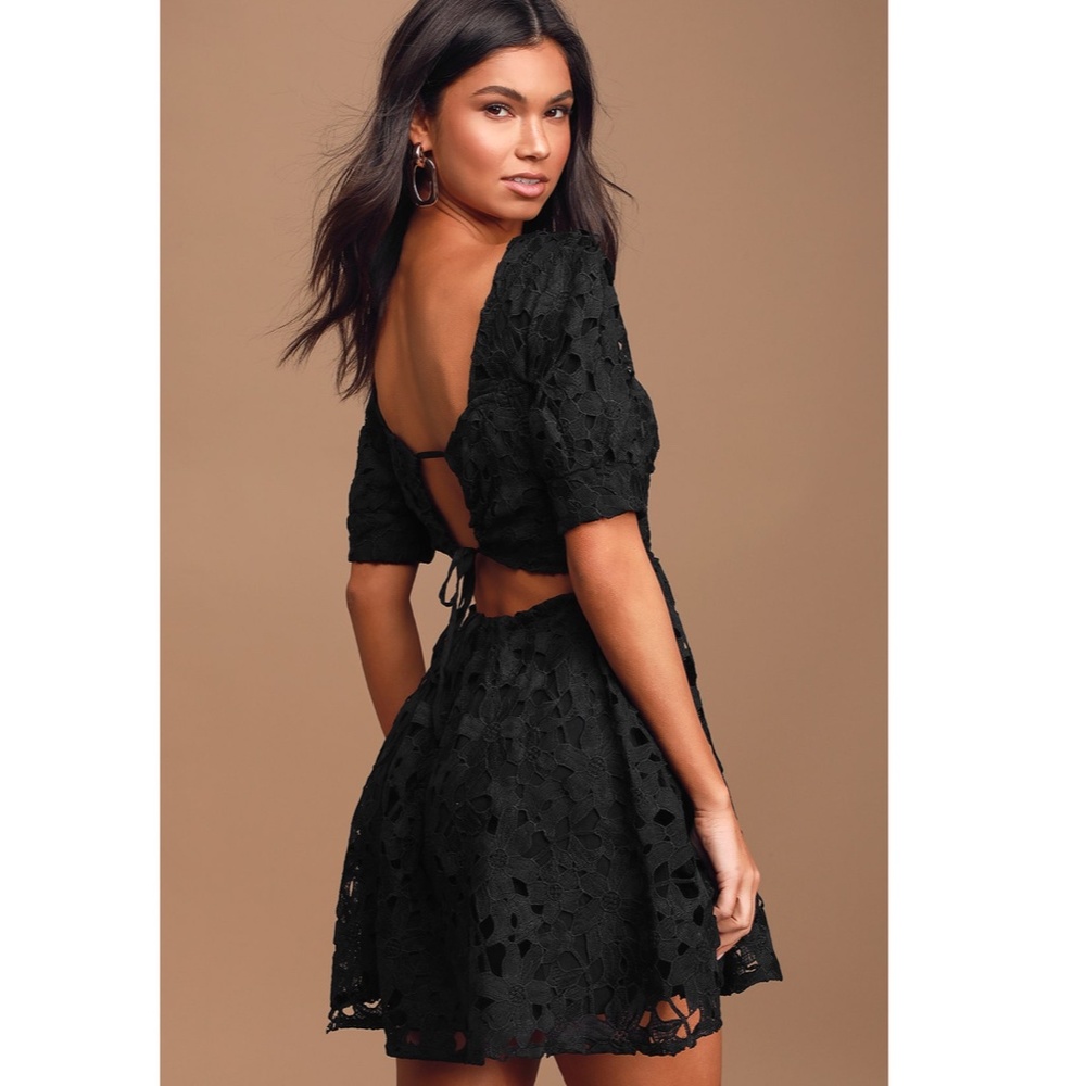 NEW LULUS For a Moment BLACK Crochet LACE Cutout Back MINI Skater COCKTAIL DRESS - Picture 5 of 5